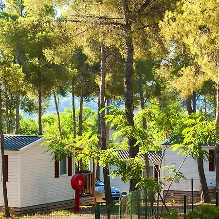 Camping Les Dauphins サン・シル・シュル・メール