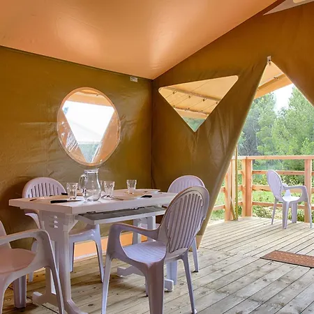 Camping Les Dauphins 3* サン・シル・シュル・メール